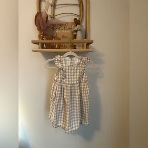 H&M 2t checkered dress. Barely worn, excellent condition.
